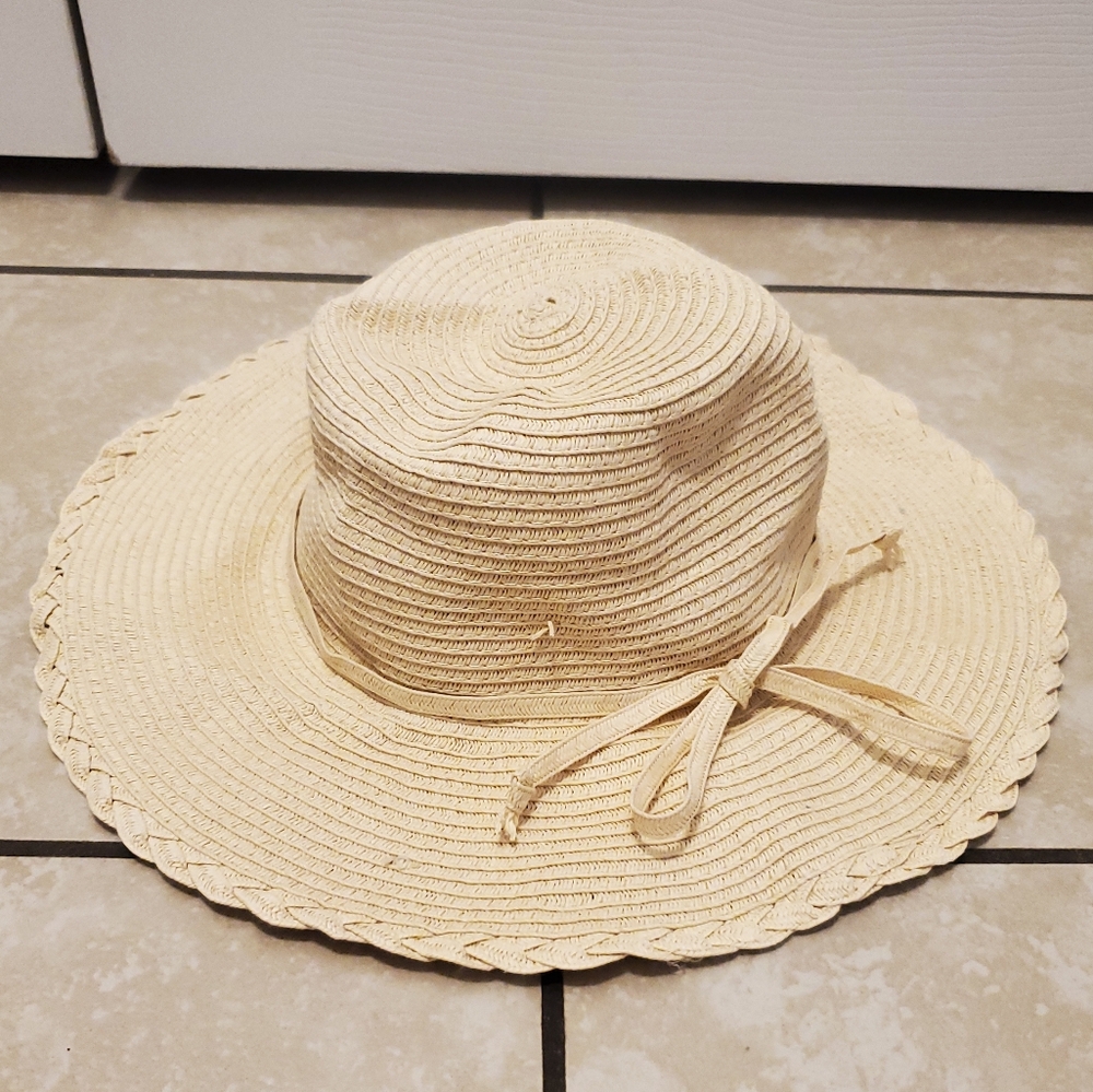 Womens Cream Sun Hat. Size OS. #SW